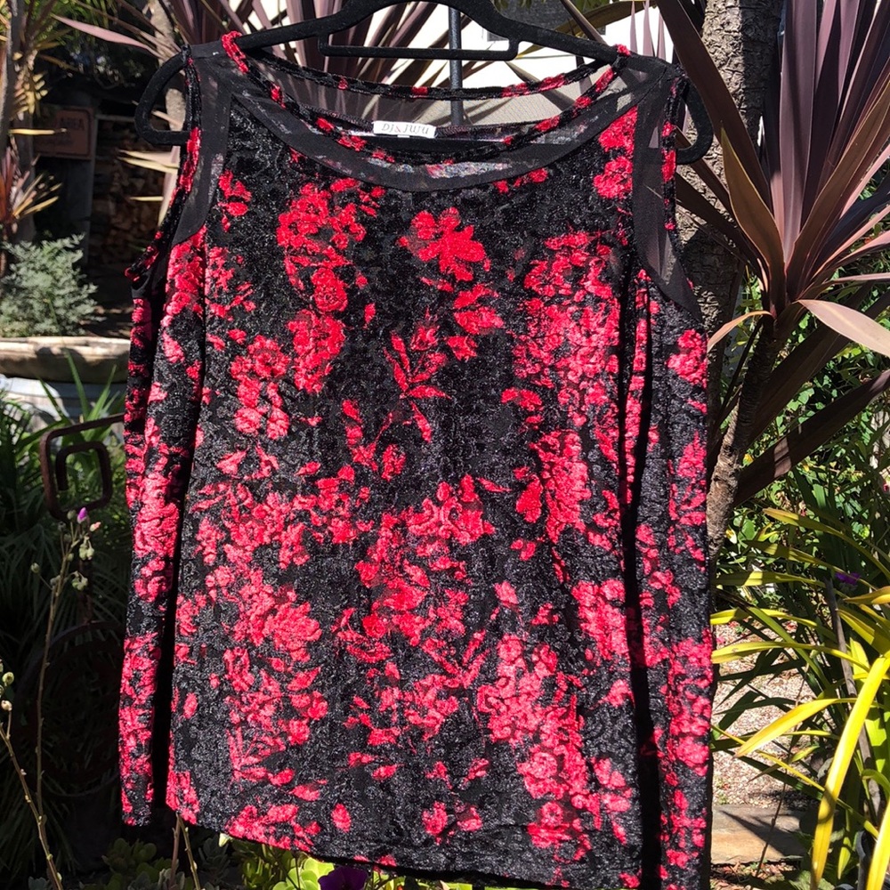 M cold shoulder, stretch black red velvet top